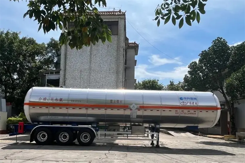 Cryogenic anhydrous ammonia transport semi-trailer with a volume of 46 cubic meters.png